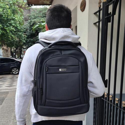 mochila porta notebook zom personalizada con logo por mayor para empresas argentina